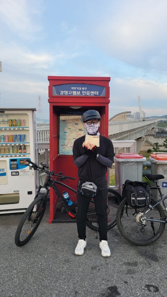 韓国サイクリング縦走の必須コース、大邱(テグ)の洛東江(ナクトンガン)自転車道にある「江亭高霊堰(カンジョンゴリョンボ)」認証センターの様子
