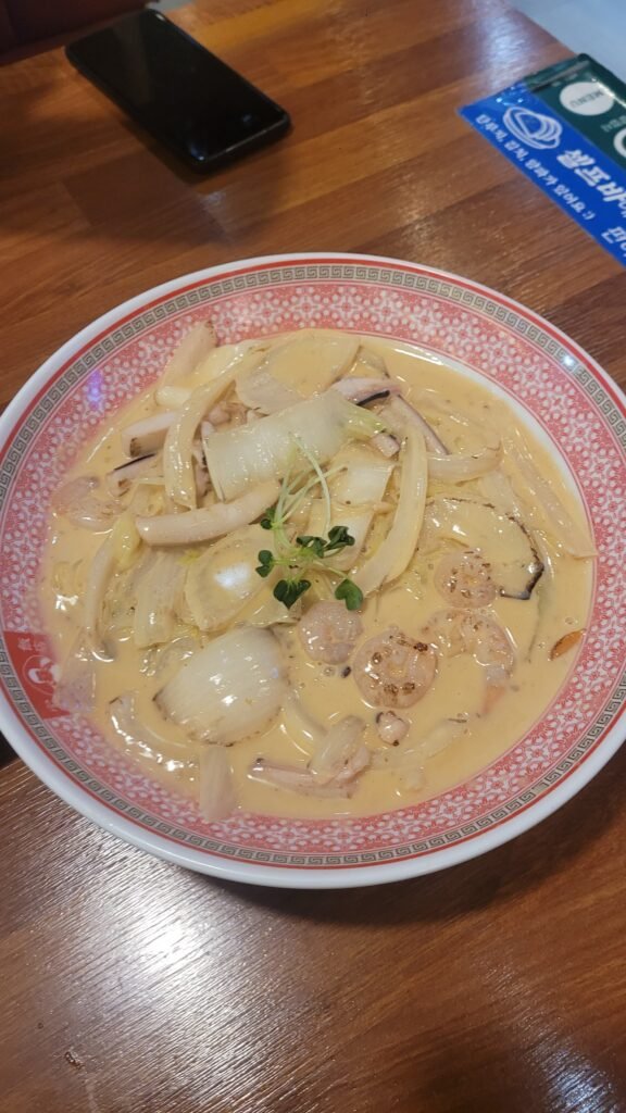 大邱(テグ)旅行でおすすめの韓国グルメ、海鮮の旨味とクリーミーなスープが絶妙にマッチした濃厚な「クリームちゃんぽん」