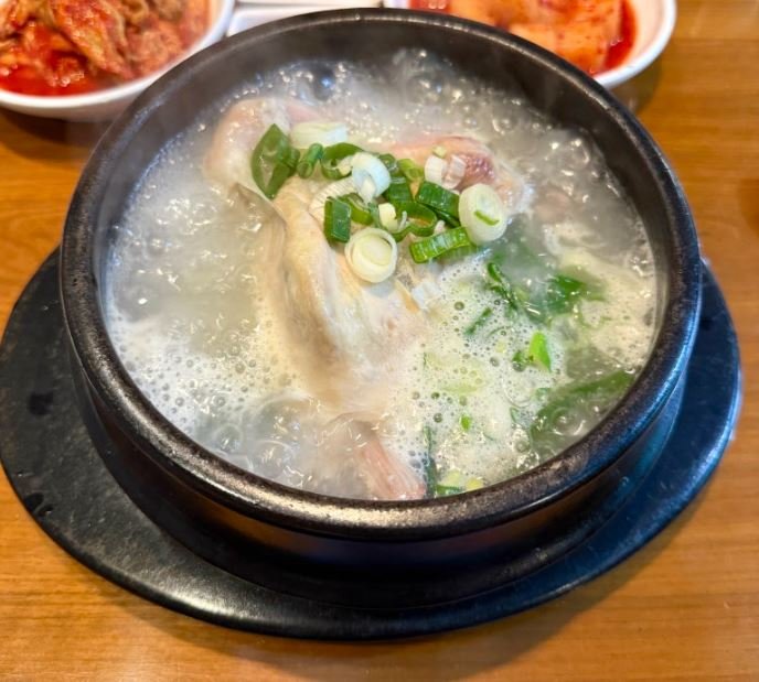 韓国・大邱(テグ)で味わう本場の参鶏湯(サムゲタン)。高麗人参やナツメが入った健康と美容に嬉しい韓国の人気薬膳料理
